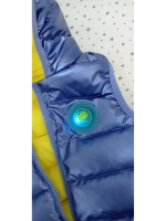 Детская жилетка для мальчика светящаяся.