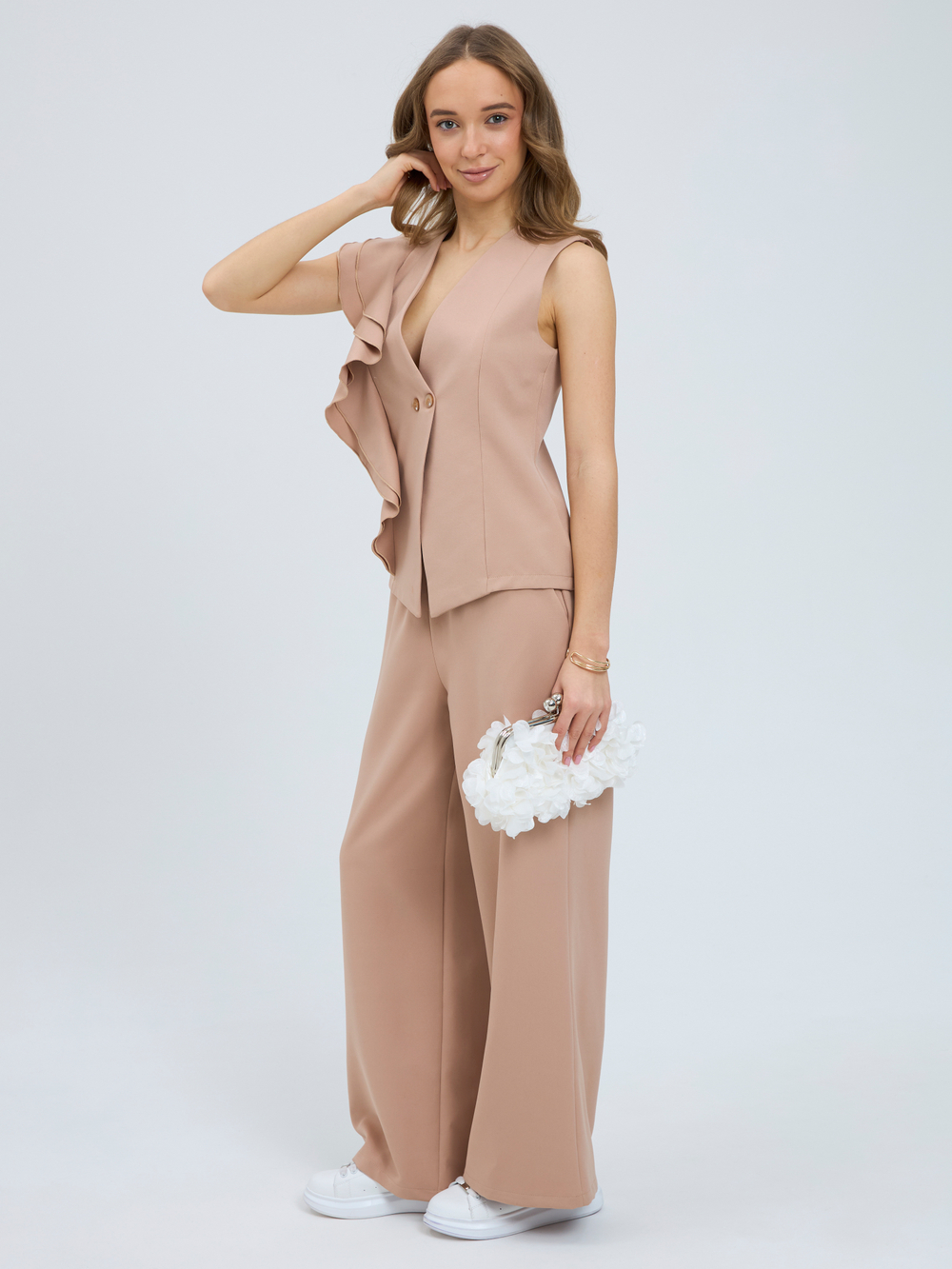 Костюм нарядный двойка брючный с жилеткой бежевый