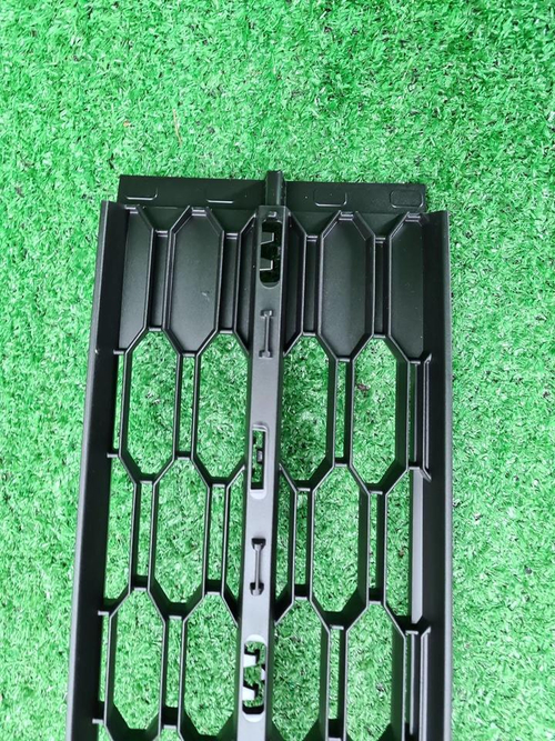 Решетка переднего бампера Skoda Octavia a7 (17-20)