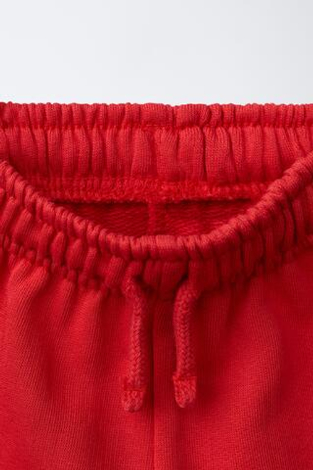 ZARA ШОРТЫ-БЕРМУДЫ БАЗОВЫЕ С ТЕКСТОВЫМ ПРИНТОМ, КРАСНЫЙ