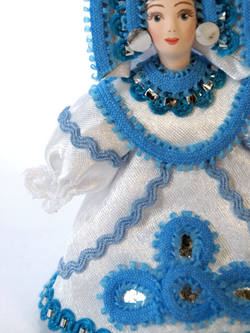 Кукла-подвеска сувенирная в стиле Гжель