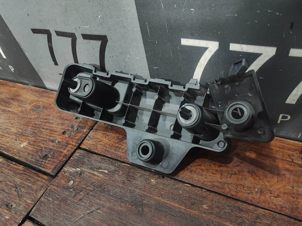 Кронштейн заднего бампера правый Zeekr 001  Б/У Оригинал 6600190827