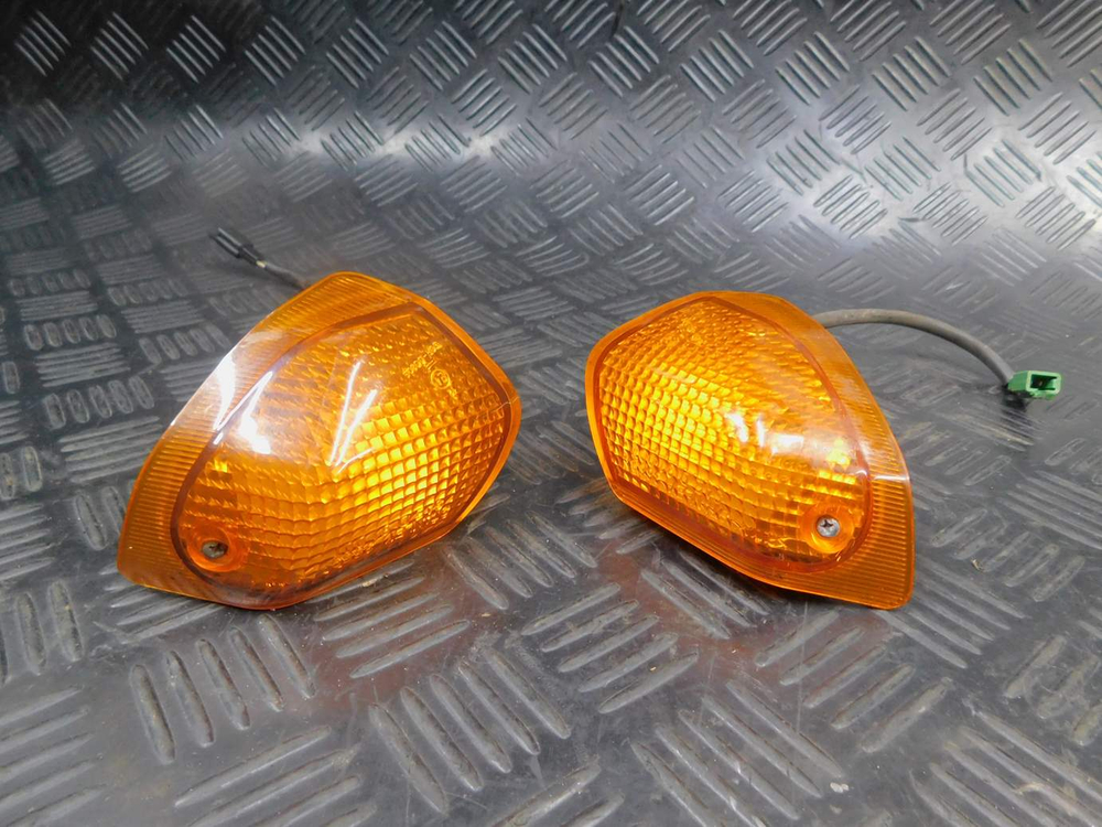 Поворотники задние Kawasaki ZZR 400 98 052955