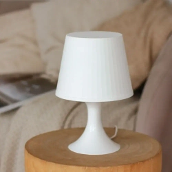 Лампа настольная с абажуром
