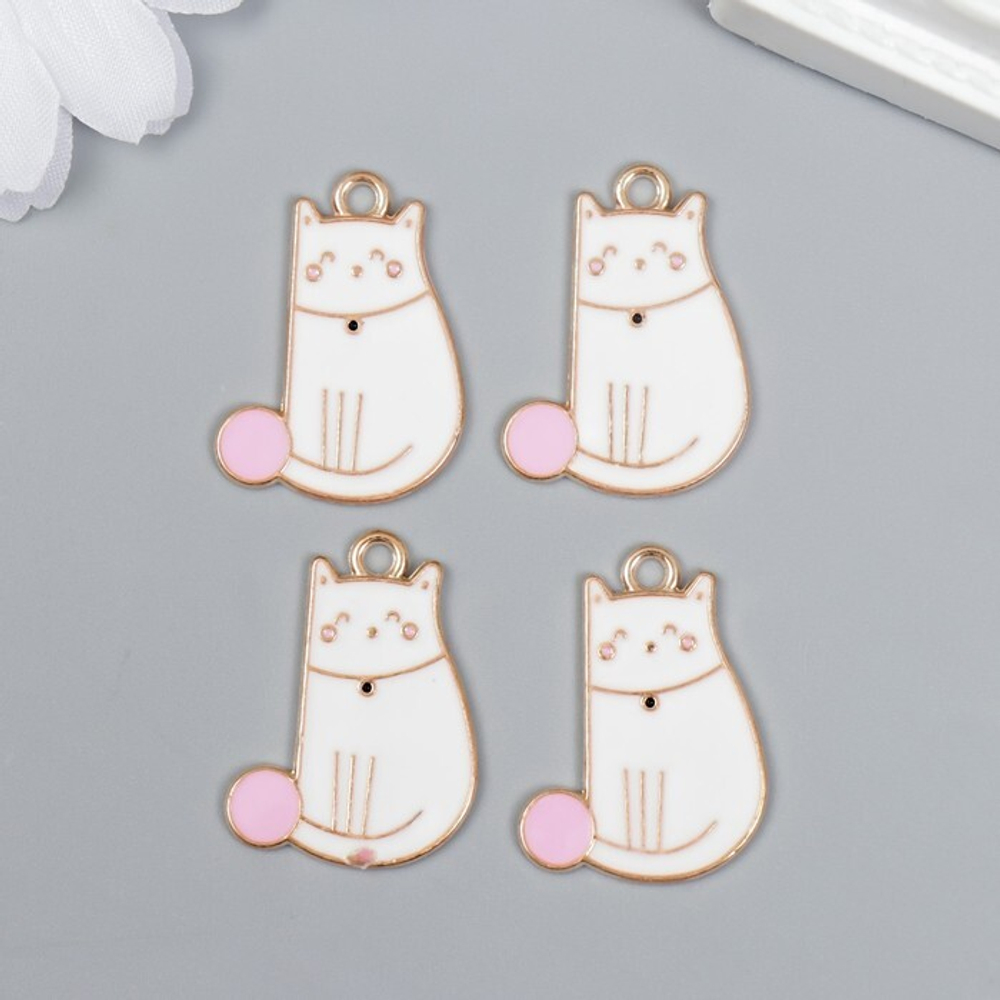 Декор для творчества металл, эмаль "Белый котик с мячиком" 2,6х1,9 см