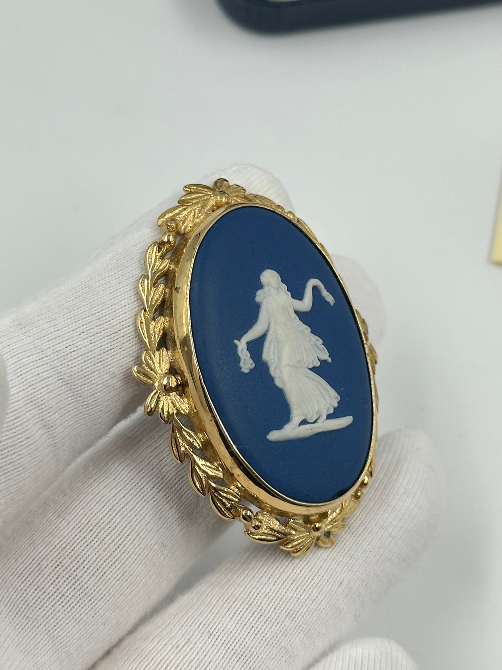 Брошь Wedgwood