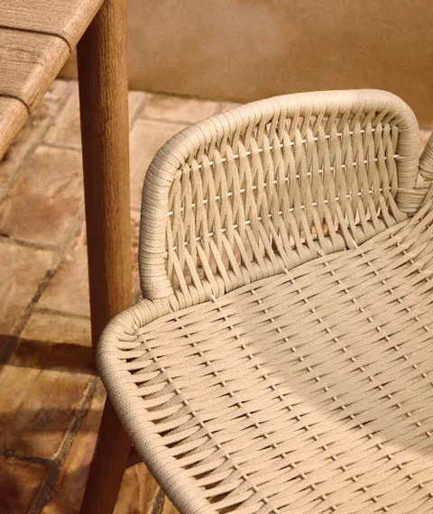 Уличный стул Alipa из акации и веревки цвета экрю