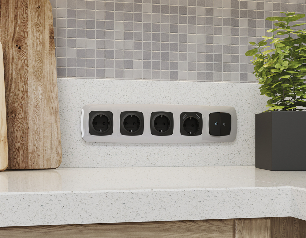 OP8090 Лицевая панель OMEGA (Черный матовый) для электрической розетки с/з со шторками 2USB A+A QUANT