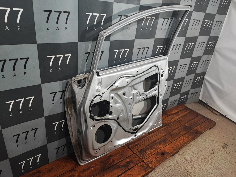 Дверь передняя правая Toyota Verso 09-18 Б/У Оригинал 670010F020
