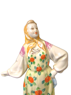 Фарфоровая статуэтка "Плясунья Даша" (Дулёво)