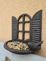 Кормушка для птиц уличная