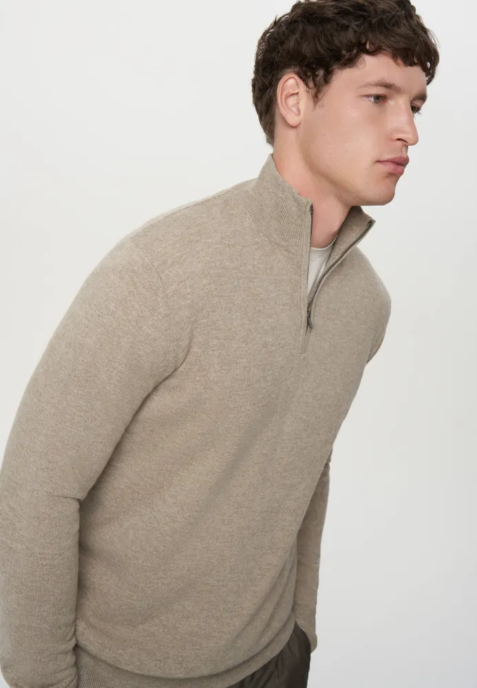 Коричневый свитер из baby cashmere с воротником