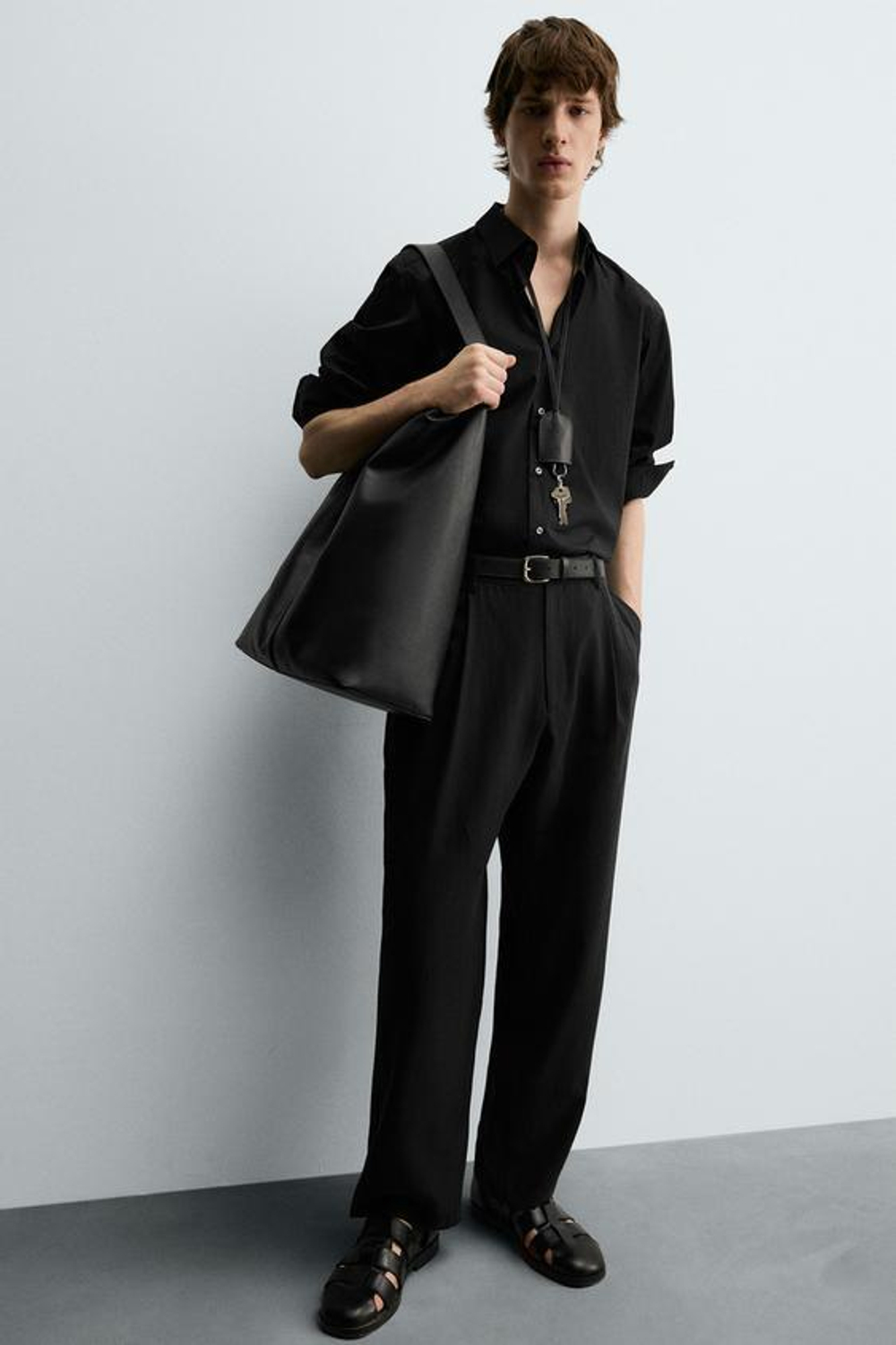 ZARA СТРУЯЩИЕСЯ БРЮКИ СО СКЛАДКАМИ, ЧЕРНЫЙ