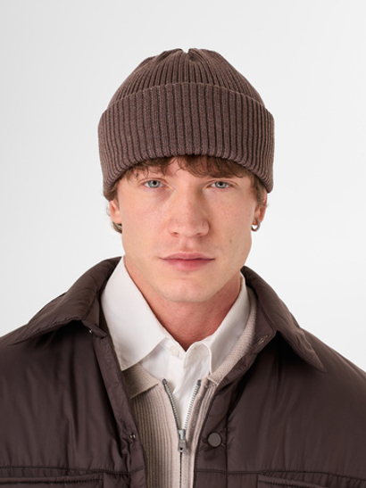 Хлопковая шапка в коричневом цвете