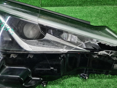 Битая Фара правая Lexus UX (2018-н.в.) LED
