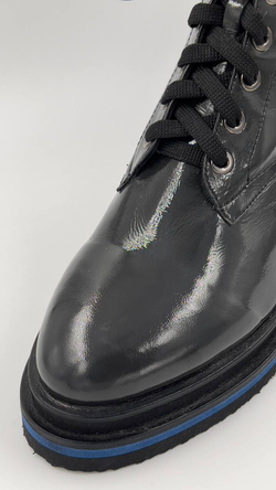 Лаковые ботинки в графитовом цвете