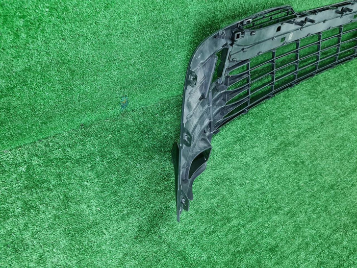 Решетка переднего бампера Toyota Camry xv70 17-21