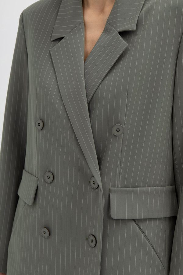 Жакет двубортный в полоску
