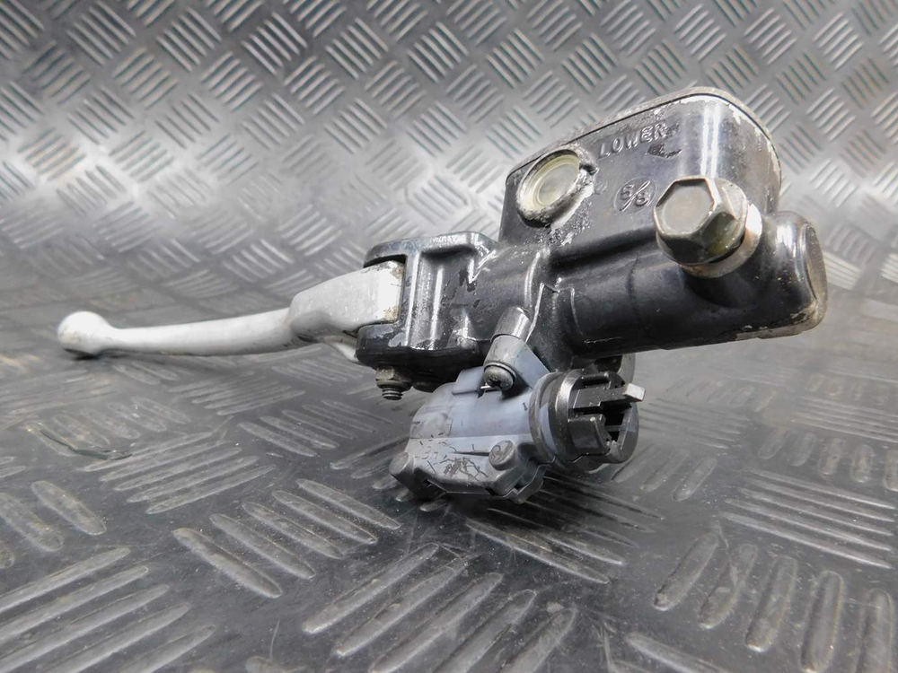 Цилиндр переднего тормоза Yamaha TDM850 RN03J 2001