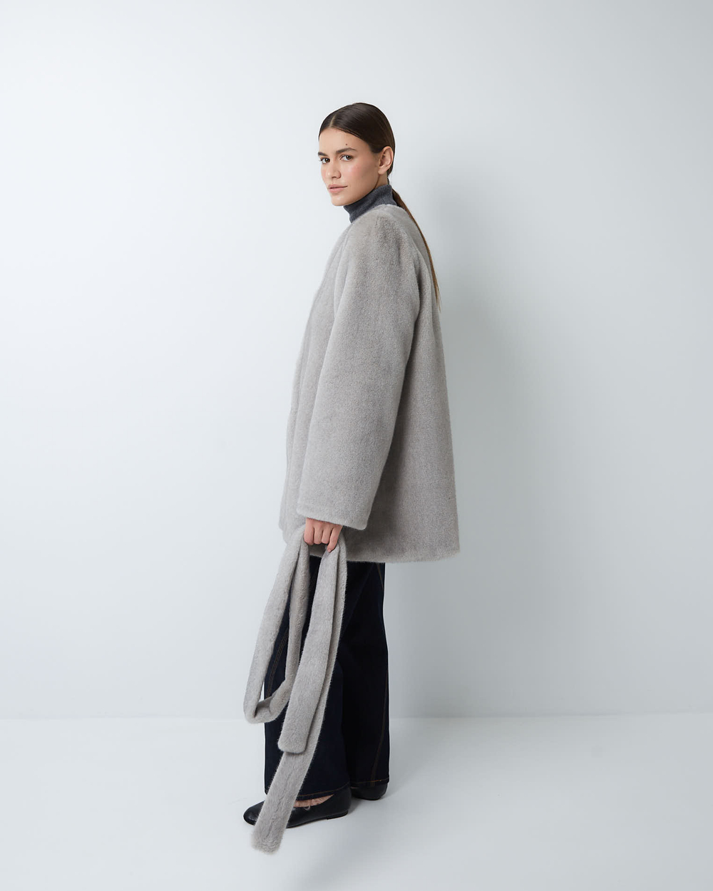 Шуба из искусственного меха норки серый