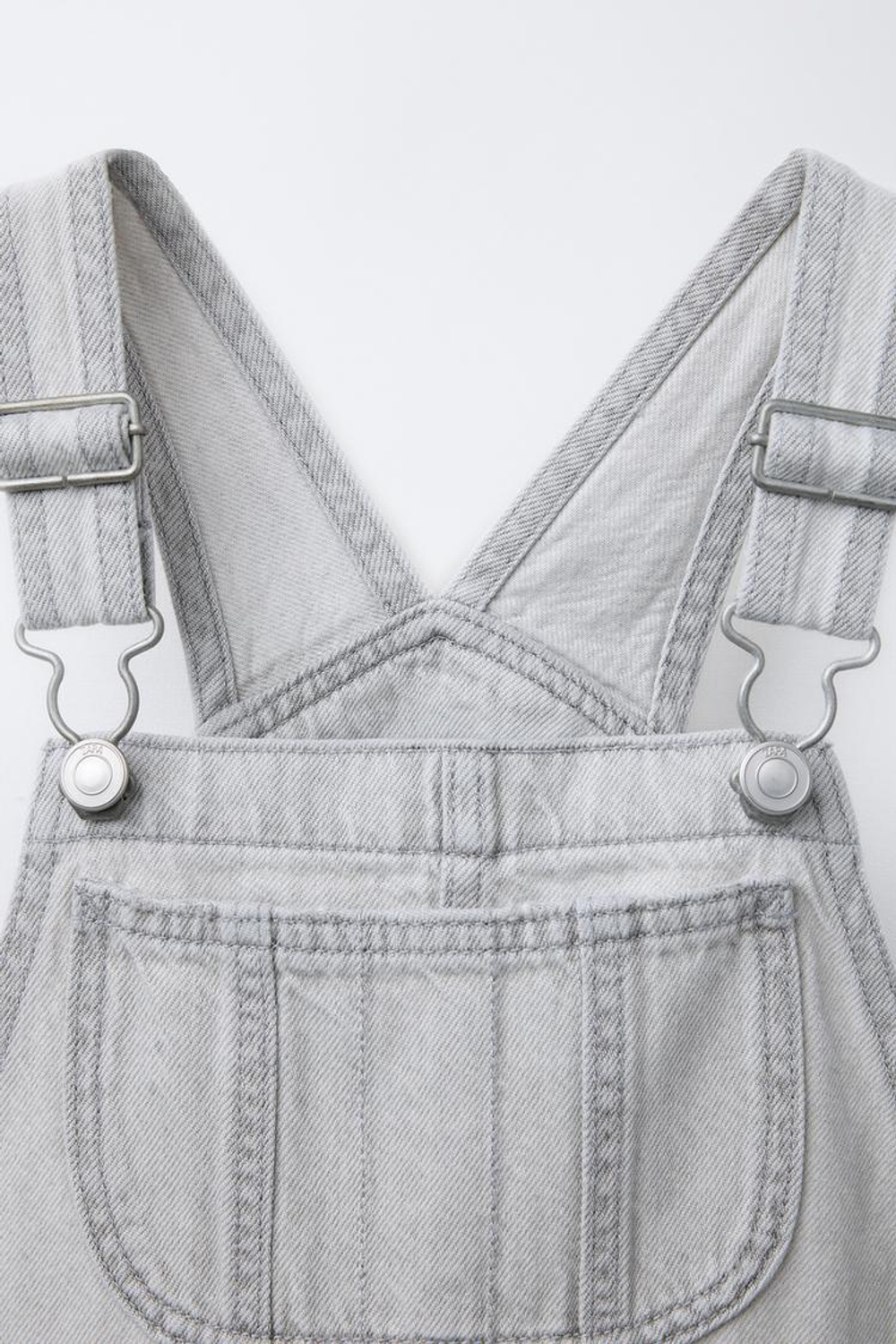 ZARA КОРОТКИЙ ДЖИНСОВЫЙ КОМБИНЕЗОН, ЖЕМЧУДНО-СЕРЫЙ
