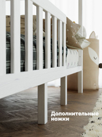 Одноярусная кровать Домик из массива сосны в белом цвете