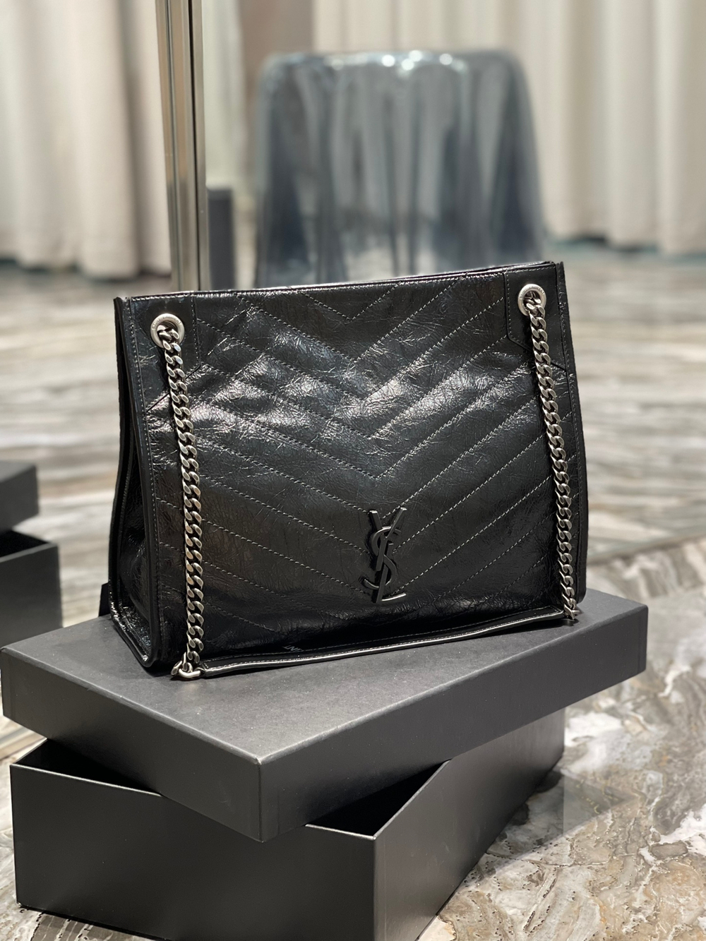 Yves Saint Laurent Niki Shopping Bag 33 cm