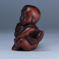 Нэцкэ Ребенок со священным карпом