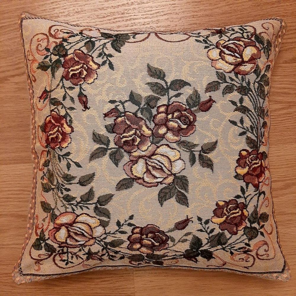 Декоративный гобеленовый чехол для интерьерной подушки Плетистая роза 47х47