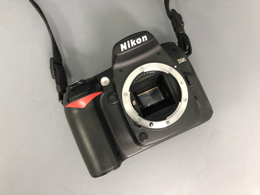 Nikon D90 (Не делает фото, ошибка EM) 36.200 кадров
