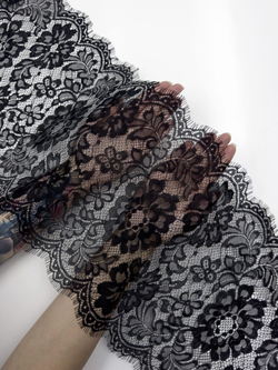 Кружево шантильи черное неэластичное ширина 26 см длина 1.4 м С БРАКОМ
