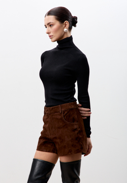 Шорты из натуральной замши