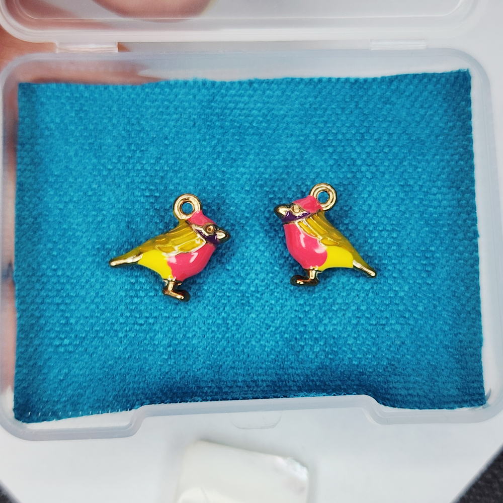 Птичка, подвеска, бижутерный сплав, позолота, цветная эмаль, 17×14мм, штучно