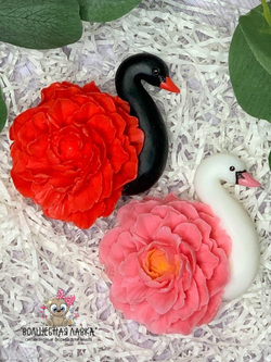 Силиконовая форма Лебедь с пионом