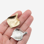 Подвеска с продольным отверстием "Лепесток" 33,6*27,7мм, латунь, позолота