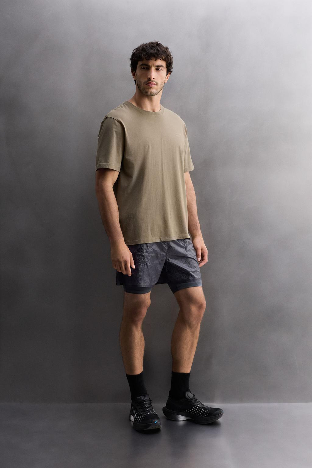 ZARA ФУТБОЛКА С ГРАФИЧЕСКИМ ПРИНТОМ, ПЕСОЧНЫЙ