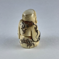 Статуэтка нэцкэ Мальчик с карпом в руках