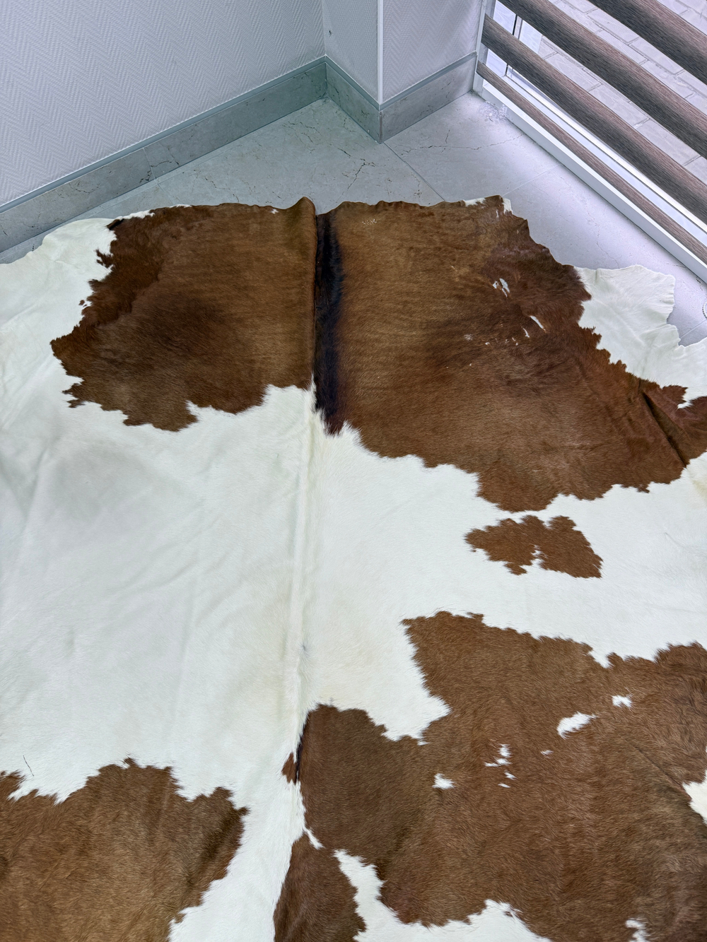 Коровья шкура на пол натуральная. 200 х 190 см