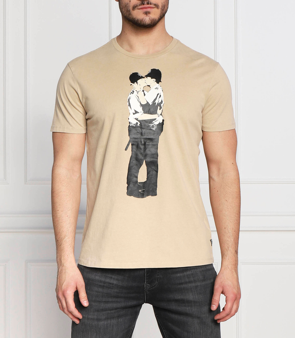 футболка police love GUESS - песочный(M3RI77 KBDL0)