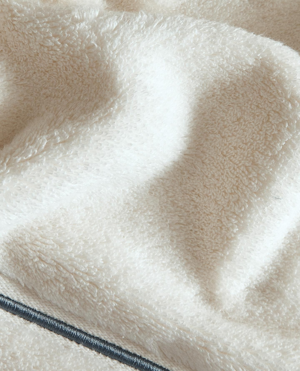 Zara Home - Банное полотенце с вышитым бордюром, синий, 90х150 см