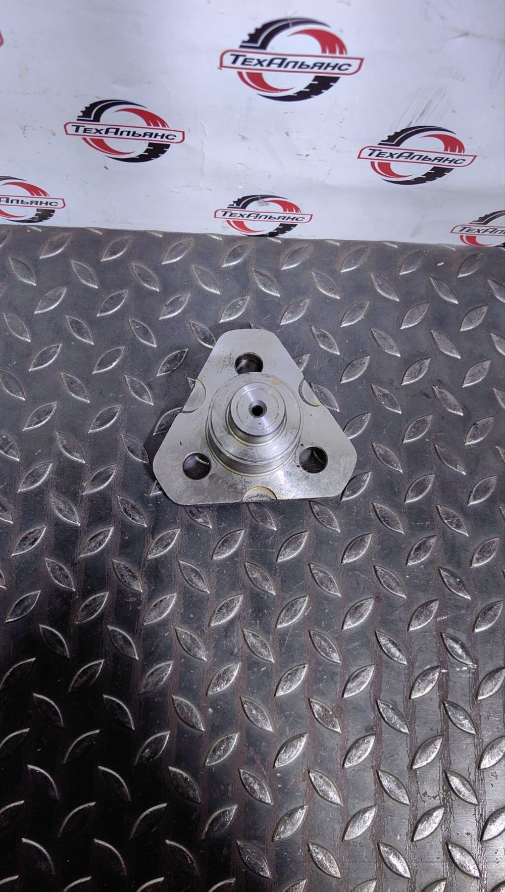 Шкворень поворотный нижний 11709450