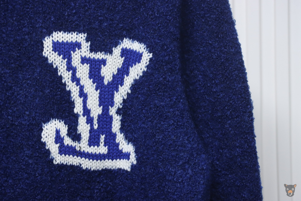 Свитер LV
