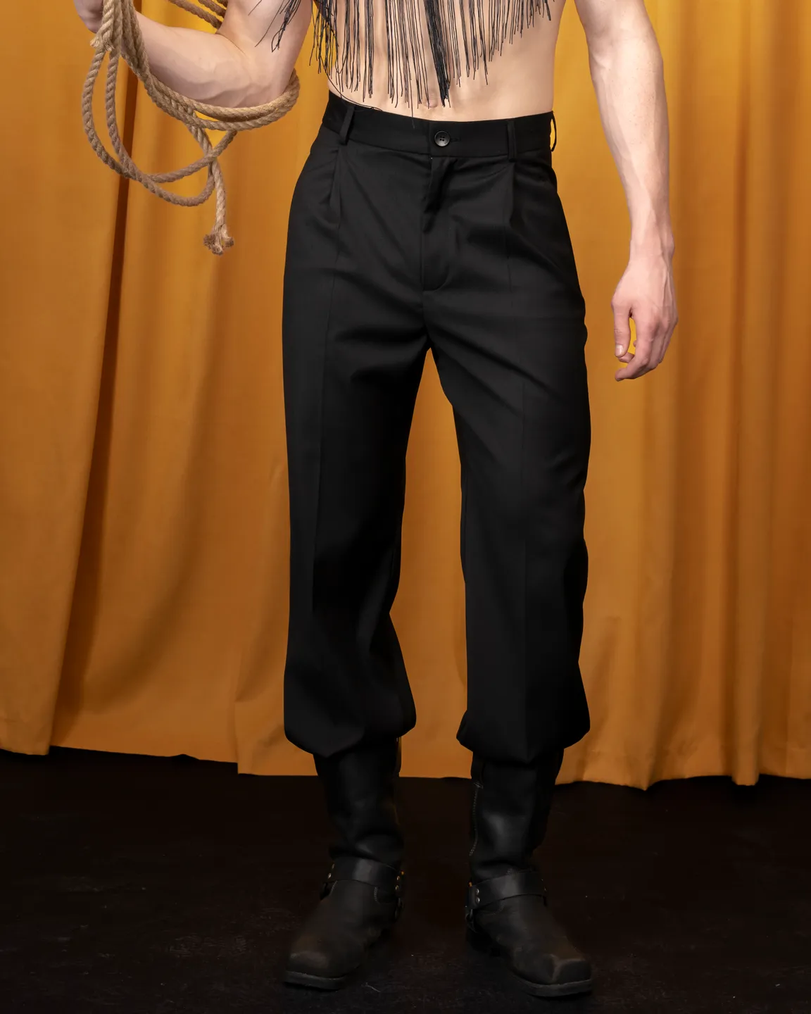 Черные брюки 