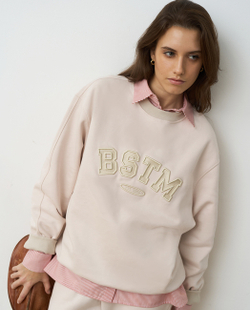 Свитшот boyfriend с объёмной вышивкой