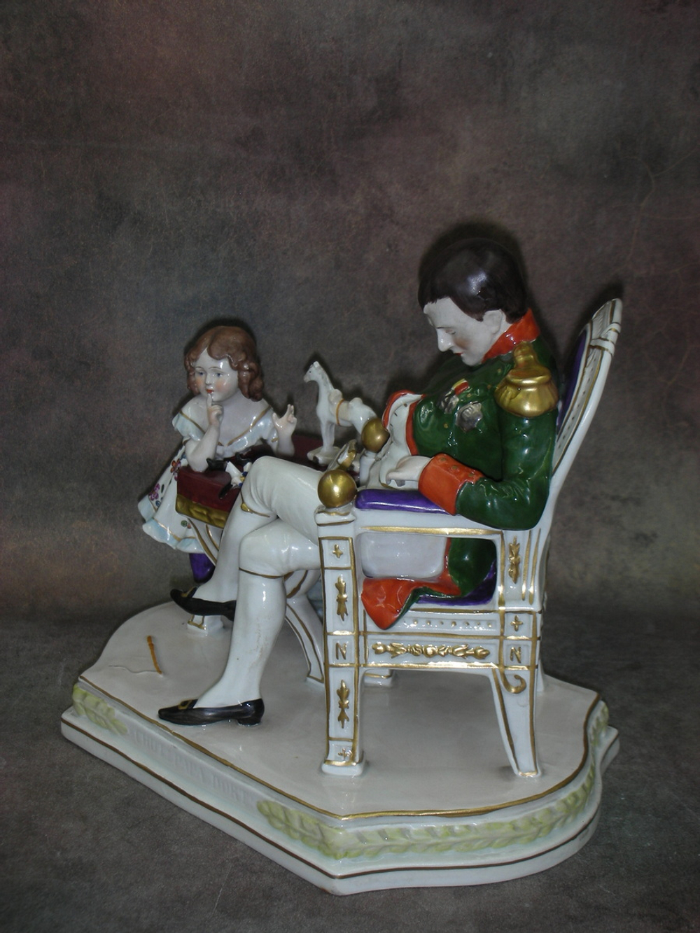 Статуэтка. Фарфор. Наполеон. Папа спит!. Scheibe-Alsbach. Германия