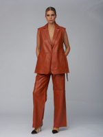 Женские кожаные брюки рыжие прямого кроя