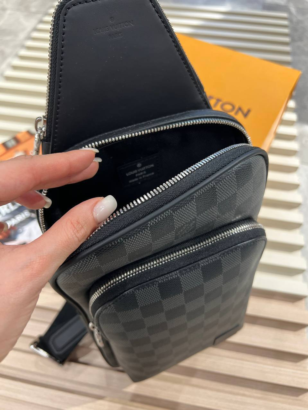 Сумка-мессенджер Louis Vuitton