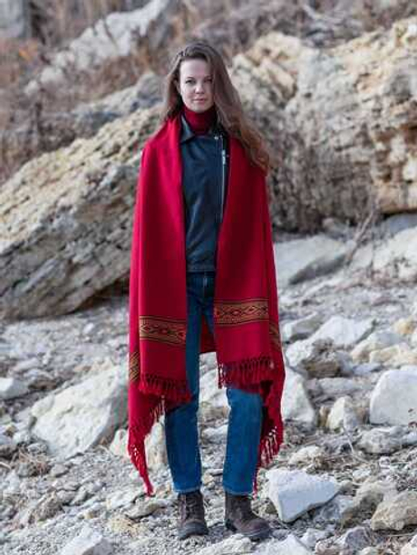 Шерстяной палантин с вышивкой