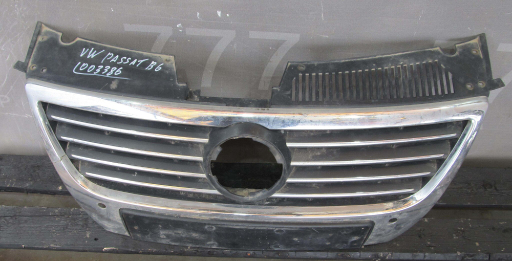 Решетка радиатора Volkswagen Passat B6  Б/У Оригинал 3c0853651d
