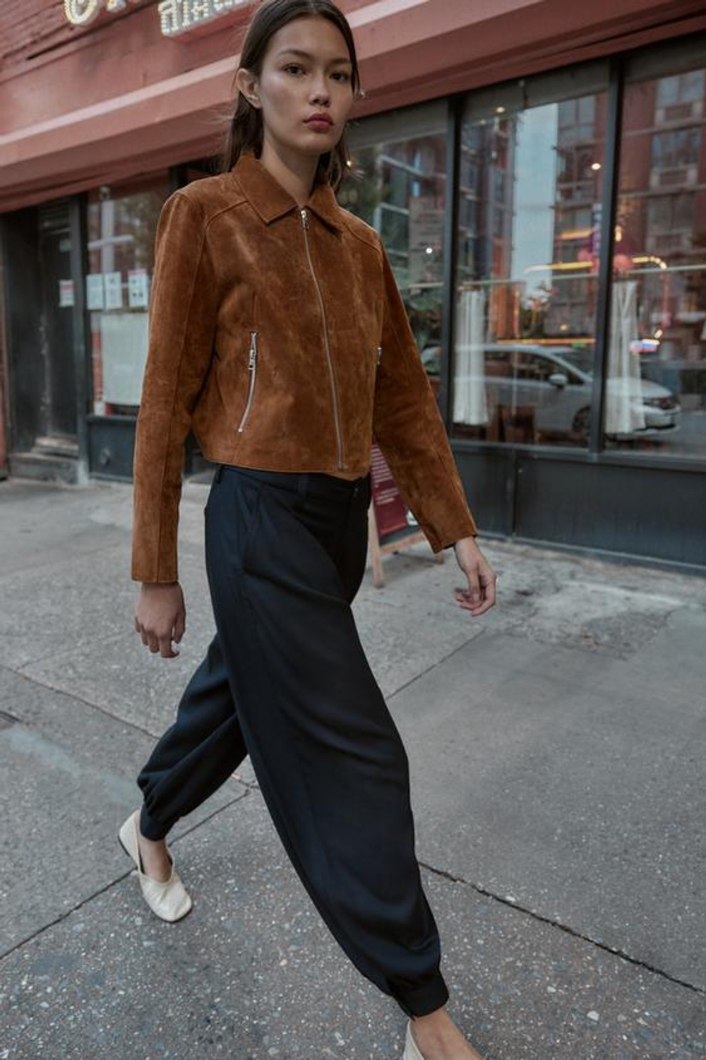 ZARA БРЮКИ С ЗАЩИПАМИ И МАНЖЕТАМИ НА ПУГОВИЦАХ, МОРСКОЙ СИНИЙ